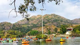Rajasthan Hill Station: प्रदेश के एकमात्र हिल स्टेशन माउंट आबू में पर्यटकों की धूम, इस वजह से उमड़ रही भीड़