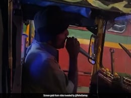 ट्रैफिक में फंसे ऑटो ड्राइवर ने दिखाया गजब टैलेंट, दिया शानदार karaoke परफॉर्मेंस, लोग बोले- इसके आगे Indian Idol भी फेल... ट्रैफिक में फंसे ऑटो ड्राइवर ने दिखाया गजब टैलेंट, दिया शानदार karaoke परफॉर्मेंस, लोग बोले- इसके आगे Indian Idol भी फेल...