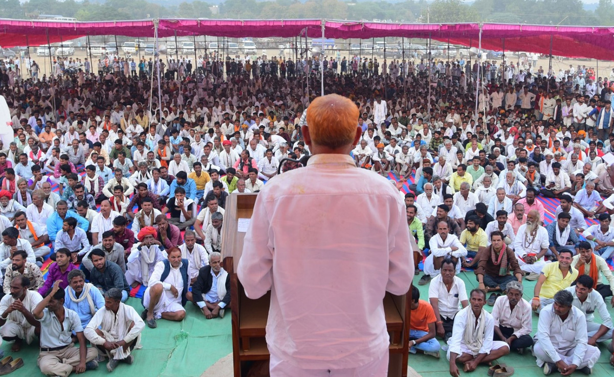झालावाड़ः कांग्रेस के बागी कैलाश मीणा की सभा में उमड़ा लोगों का हुजूम, कही पार्टी को भारी न पड़ जाए ये दांव