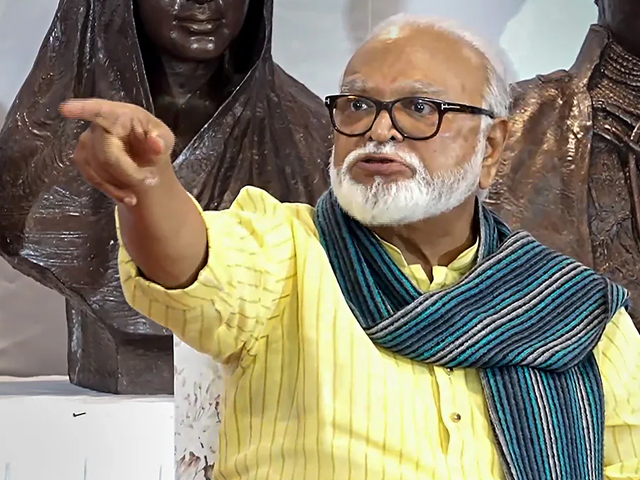 छगन भुजबल ने मराठा आरक्षण पर बनी समिति को भंग करने की मांग की