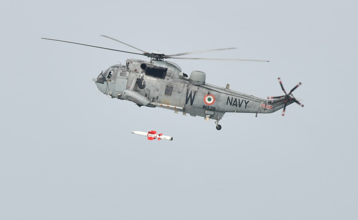 नौसेना ने बंगाल की खाड़ी में किया एंटी शिप मिसाइल का सफल परीक्षण