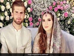 पाकिस्तानी गेंदबाज शाहीन अफरीदी की बेगम नहीं किसी से कम, दो बार रचाई है शाहिद अफरीदी की बेटी अंशा से शादी पाकिस्तानी गेंदबाज शाहीन अफरीदी की बेगम नहीं किसी से कम, दो बार रचाई है शाहिद अफरीदी की बेटी अंशा से शादी