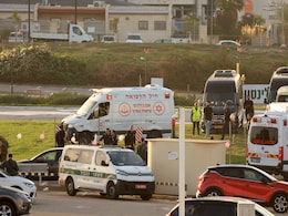 हमास ने इजरायल के 13 बंधकों को किया रिहा, थाईलैंड के 10 और फिलीपींस के 1 नागरिक को भी छोड़ा हमास ने इजरायल के 13 बंधकों को किया रिहा, थाईलैंड के 10 और फिलीपींस के 1 नागरिक को भी छोड़ा