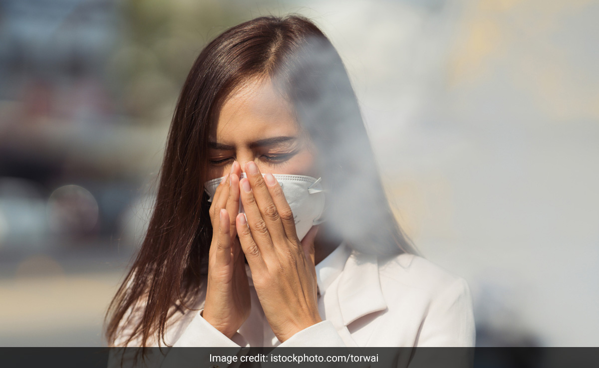 Skin Tips : सर्दियों में सोने से पहले अपने फेस पर करले ये काम, सुबह उठते ही मिलेगी ग्लोइंग त्वचा