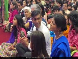 Watch: Rishi Sunak, Wife Akshata Murty Sing <i>Bhajan</i> On Diwali At UK Temple Watch: Rishi Sunak, Wife Akshata Murty Sing <i>Bhajan</i> On Diwali At UK Temple