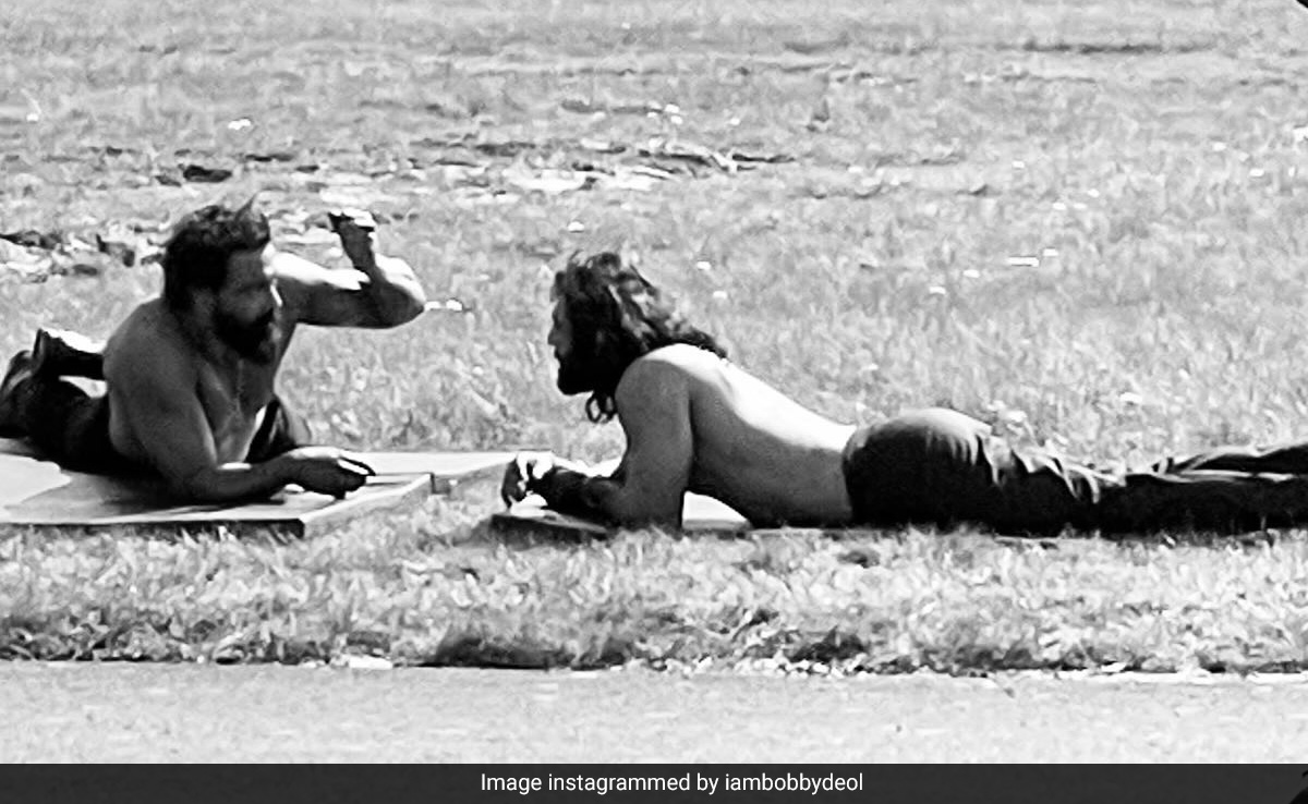 Bobby Deol And Ranbir Kapoor's BTS Pic From <i>Animal</i> Shoot In London