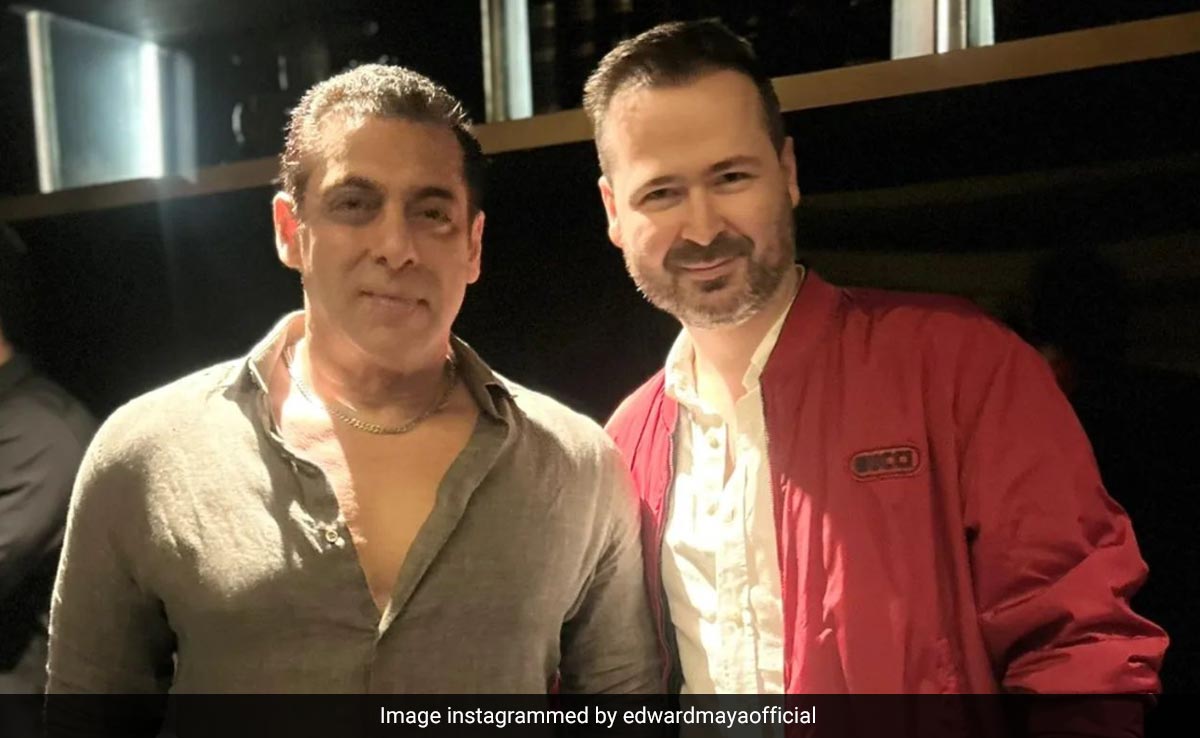 Salman Khan And Edward Maya In A Pic From Shah Rukh Khan's Birthday Bash