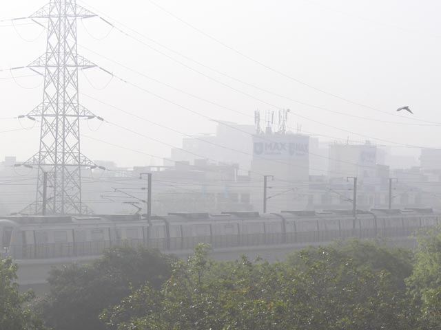 Mumbai's Dust, Delhi's Stubble Burning Worsen Air Quality