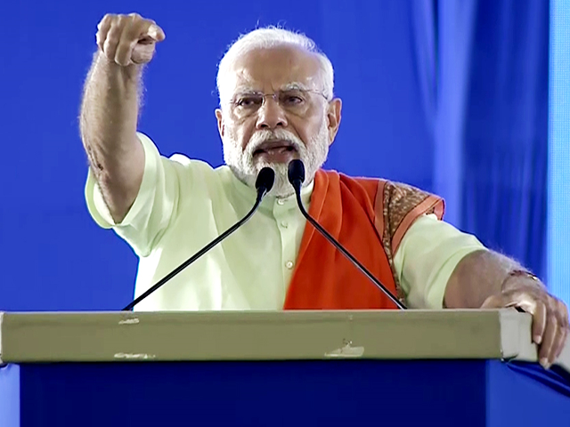 एक हफ्ते में दूसरी बार चुनाव प्रचार के लिए प्रधानमंत्री नरेंद्र मोदी तेलंगाना पहुंचे