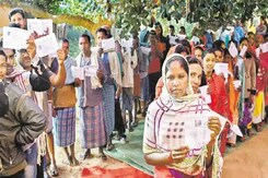 MP-Chhattisgarh Election: वोटिंग के दौरान नक्सली इलाकों में कैसा दिखा माहौल? MP-Chhattisgarh Election: वोटिंग के दौरान नक्सली इलाकों में कैसा दिखा माहौल?