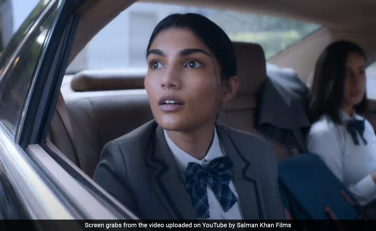 <i>Farrey</i> Trailer: Salman Khan's Niece Alizeh In A High School Drama Of Aspirations And Deceptions