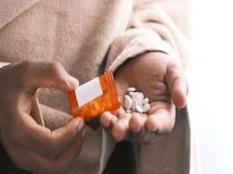 Wondering! क्या एक्सपायरी दवा खा सकते हैं या एक्सपायर हो चुकी दवा खा ली तो क्या होगा? जानें इन दवाओं का क्या करें Wondering! क्या एक्सपायरी दवा खा सकते हैं या एक्सपायर हो चुकी दवा खा ली तो क्या होगा? जानें इन दवाओं का क्या करें