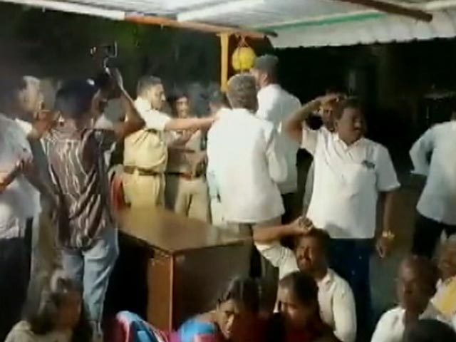 तेलंगाना में कांग्रेस उम्मीदवार के खिलाफ आईटी की छापेमारी