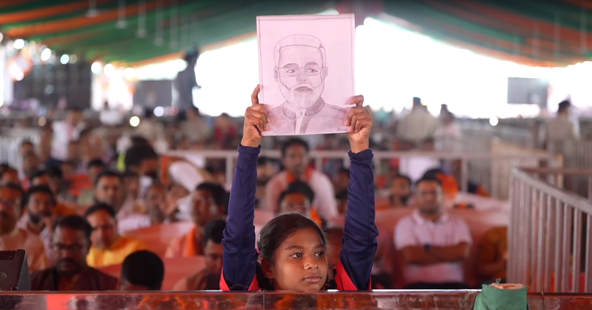"You'll Get Tired": PM Modi To Girl Holding Up A Sketch Of Him At Rally