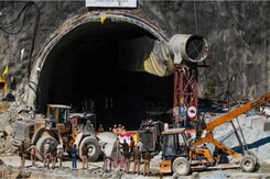 Uttarkashi Tunnel Rescue: सुरंग में फंसे मजदूर सिर्फ इतने मीटर दूर, जल्द बाहर आएंगे मजदूर! Uttarkashi Tunnel Rescue: सुरंग में फंसे मजदूर सिर्फ इतने मीटर दूर, जल्द बाहर आएंगे मजदूर!
