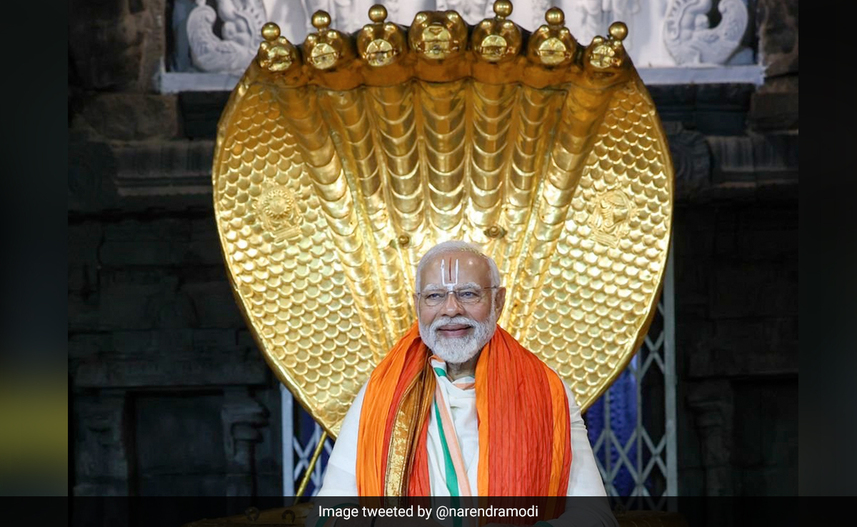 PM मोदी ने गुरु नानक जयंती और देव दीपावली की दी शुभकामनाएं, कहा- 'भाईचारे को आगे बढ़ाने की दी शिक्षा'