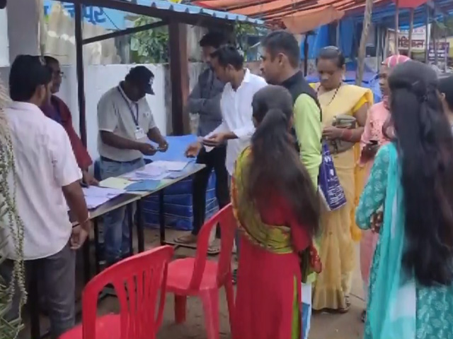 छत्तीसगढ़ : कुर्सियां, चिकित्सा डेस्क, सेल्फी प्वॉइंट - मतदान केंद्र पर मतदाताओं के लिए पूरी तैयारी