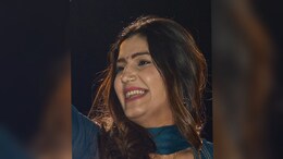हजारों लोगों के सामने सपना चौधरी ने लगाए ठुमके... लोगों ने जमकर लुटाया प्यार, अंदर देखें वीडियो
