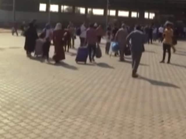 Video: मिस्र ने ग़ाज़ा में फंसे लोगों के लिए खोला रफ़ाह बॉर्डर, सिर्फ विदेशी नागरिकों, घायलों को मिली एंट्री