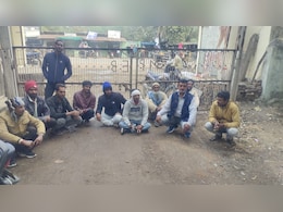 अशोकनगर: बिजली की कटौती से किसान नाराज़, नारेबाजी के बाद कंपनी के गेट पर जड़ा ताला