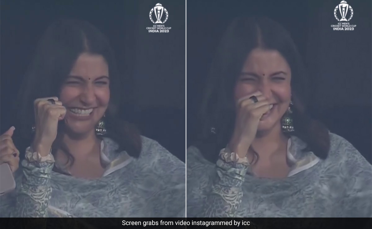 On The Fashion Field, It Is Us Cheering For Anushka Sharma In A Floral <i>Anarkali</i>