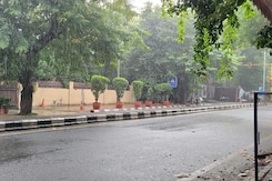 Pollution, Smog Ease In Delhi After Light Rains Pollution, Smog Ease In Delhi After Light Rains