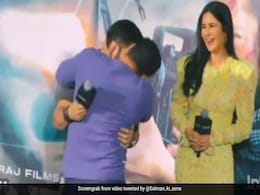 टाइगर 3 के सक्सेस इवेंट में सलमान खान का दिखा मस्ती भरा अंदाज, कटरीना कैफ के सामने इमरान हाशमी के साथ कर दी ये हरकत!   टाइगर 3 के सक्सेस इवेंट में सलमान खान का दिखा मस्ती भरा अंदाज, कटरीना कैफ के सामने इमरान हाशमी के साथ कर दी ये हरकत!