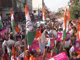 Congress Guarantee Yatra: राजस्थान में लागू हुआ कर्नाटक का फॉर्मूला, CM गहलोत ने गारंटी यात्रा को दिखाई हरी झंडी Congress Guarantee Yatra: राजस्थान में लागू हुआ कर्नाटक का फॉर्मूला, CM गहलोत ने गारंटी यात्रा को दिखाई हरी झंडी