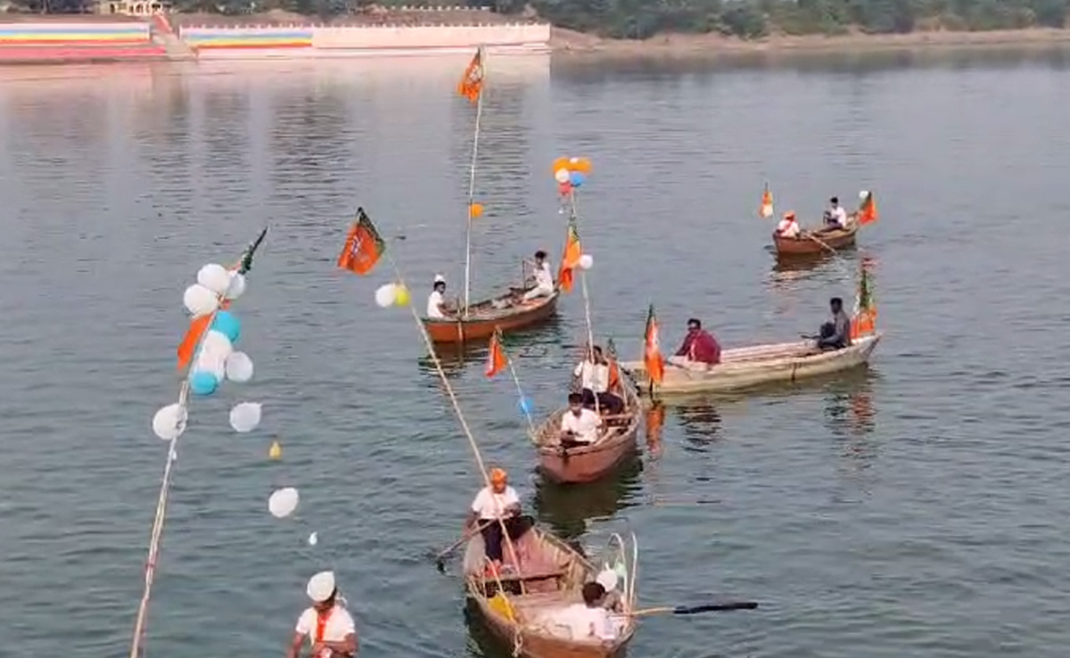 MP Election 2023: साध्वी निरंजन ज्योति नौका रैली में हुईं शामिल, इस अनोखे अंदाज में किया चुनाव प्रचार