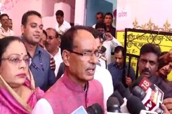 मतदान के बाद सीएम शिवराज बोले, 'हमारी कल्याणकारी योजनाओं ने लोगों की जिंदगी बदली है' मतदान के बाद सीएम शिवराज बोले, 'हमारी कल्याणकारी योजनाओं ने लोगों की जिंदगी बदली है'