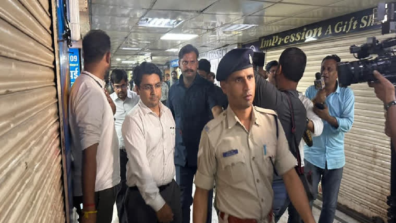 जयपुर में आयकर विभाग की बड़ी कार्यवाही, लॉकर्स  में हो सकता है बड़े पैमाने पर सोना