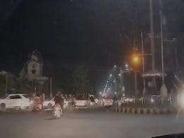 मणिपुर : भीड़ ने CM दफ्तर के पास थाने को घेरा, पुलिस ने की हवाई फायरिंग; इंफाल में फिर लगा कर्फ्यू मणिपुर : भीड़ ने CM दफ्तर के पास थाने को घेरा, पुलिस ने की हवाई फायरिंग; इंफाल में फिर लगा कर्फ्यू