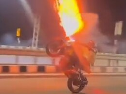 Tamil Nadu Biker Video: शख्स को बाइक पर पटाखा लगाकर स्टंट करना पड़ा भारी, पुलिस ने दर्ज किया मामला Tamil Nadu Biker Video: शख्स को बाइक पर पटाखा लगाकर स्टंट करना पड़ा भारी, पुलिस ने दर्ज किया मामला