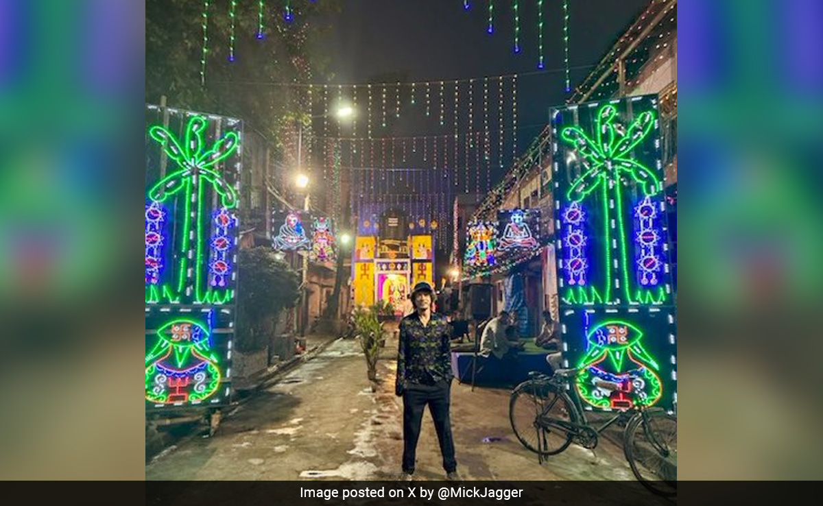 Cricket Fan Mick Jagger Combined World Cup With Kali Pujo In Kolkata. See Pics