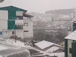 Video: Snowfall In Uttarakhand's Badrinath For Second Consecutive Day Video: Snowfall In Uttarakhand's Badrinath For Second Consecutive Day