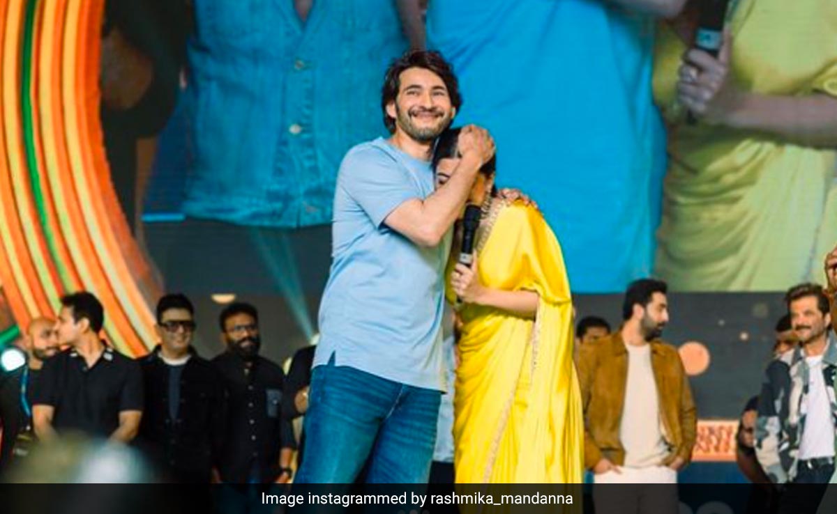 Mahesh Babu Hugs Rashmika Mandanna At <i>Animal</i> Event: "Whoever Captured This Moment"