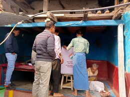 Jabalpur में बुजुर्गों और दिव्यांगों ने डाला वोट, घर-घर पहुंची मतदान टीम