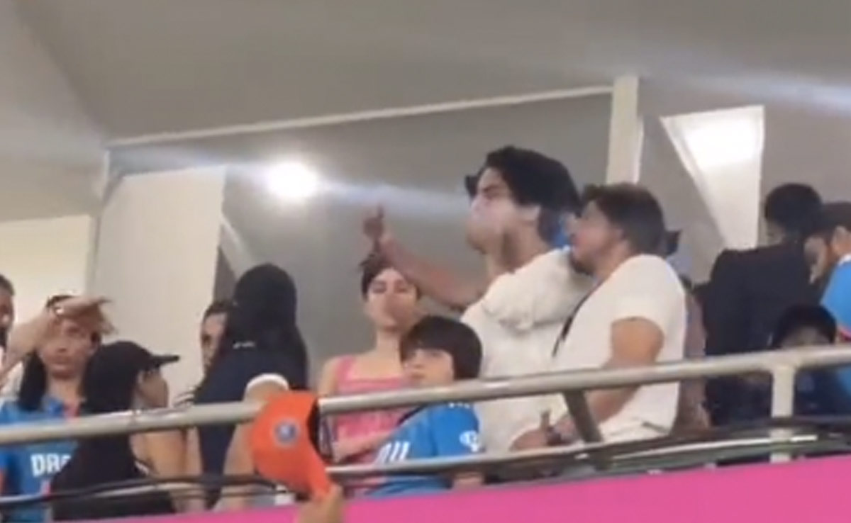 Viral: In Which Deepika Padukone Hugs Shah Rukh Khan, Suhana And Aryan At World Cup Final