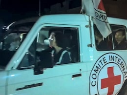 इजरायल संग सीजफायर समझौते के तहत हमास ने 17 बंधकों के दूसरे ग्रुप को किया रिहा इजरायल संग सीजफायर समझौते के तहत हमास ने 17 बंधकों के दूसरे ग्रुप को किया रिहा