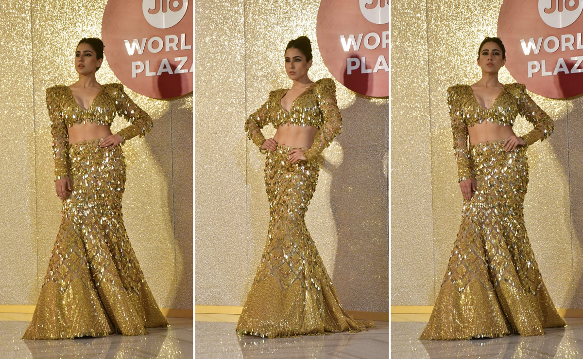 Sara Ali Khan In A Modern Golden <i>Lehenga</i> For The Jio World Plaza Launch Is The Pot Of Gold At The End Of This Festive Rainbow