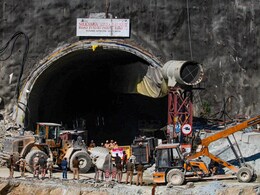 Silkyara Tunnel Rescue: फिर रुका रेस्क्यू का काम, ड्रिलिंग मशीन के प्लेटफॉर्म में आई दरारें Silkyara Tunnel Rescue: फिर रुका रेस्क्यू का काम, ड्रिलिंग मशीन के प्लेटफॉर्म में आई दरारें