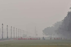 Delhi Turns Into Gas Chamber As Air Quality Worsens To 'Severe' Delhi Turns Into Gas Chamber As Air Quality Worsens To 'Severe'