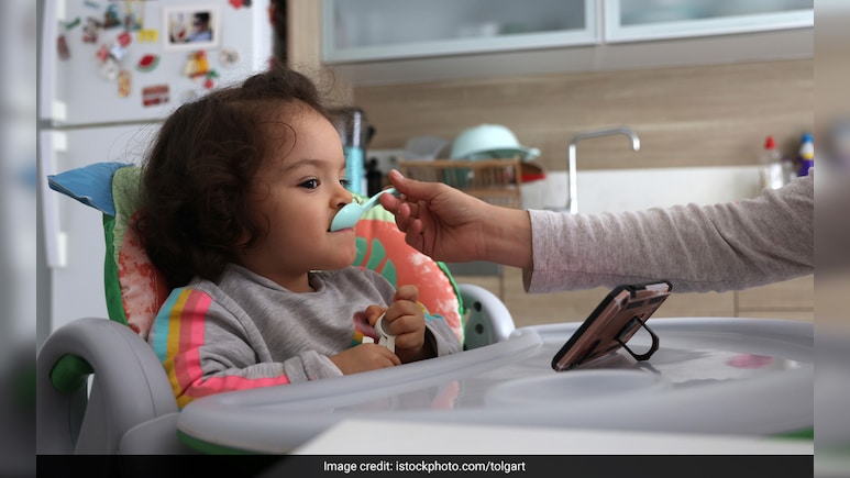 बच्चे को बिना फोन कैसे खिलाएं खाना? Motherhood Content Creator Krishna ने बताए 4 काम के ट्रिक्स