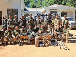 मणिपुर में सुरक्षाबलों को मिली बड़ी सफलता! भारी मात्रा में हथियार, मोर्टार जब्त मणिपुर में सुरक्षाबलों को मिली बड़ी सफलता! भारी मात्रा में हथियार, मोर्टार जब्त