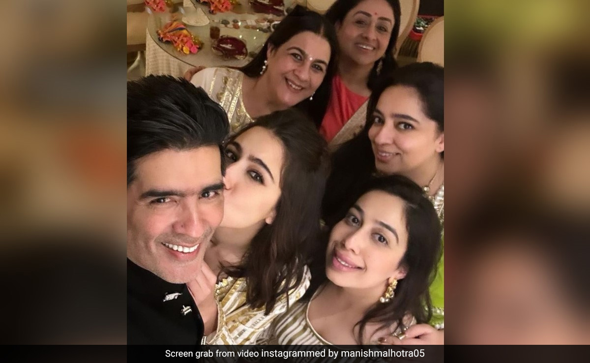 Inside Pics From Sara Ali Khan's Diwali Party Featuring Amrita Singh, Bindiya Dutta
