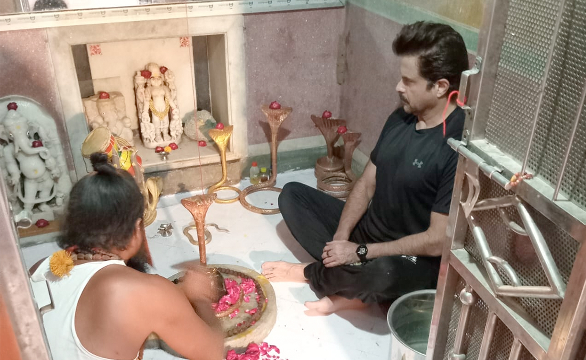 पाली पहुंचे बॉलीवुड अभिनेता अनिल कपूर, 750 सीढ़ियां चढ़कर महादेव मंदिर में की पूजा-अर्चना
