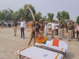 Rajasthan Road Accident: सड़क दुर्घटना के शिकार हुए 6 पुलिसकर्मियों को राजकीय सम्मान के साथ दी अंतिम विदाई Rajasthan Road Accident: सड़क दुर्घटना के शिकार हुए 6 पुलिसकर्मियों को राजकीय सम्मान के साथ दी अंतिम विदाई