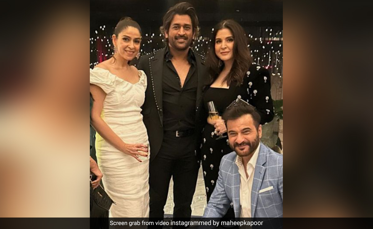 Viral: Sanjay-Maheep Kapoor, Bhavana Pandey Pictured With "G.O.A.T" MS Dhoni