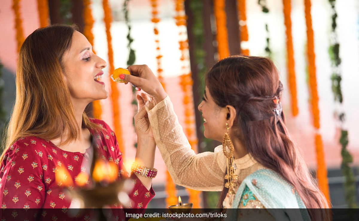 Weight Loss: दीवाली पर वजन बढ़ने की है टेंशन तो बस इन 4 बातों का रखें ध्यान, जरा भी नहीं बढ़ेगा फैट