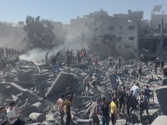 इज़रायल के&nbsp;हमलों से मलबे में तब्दील&nbsp;ग़ाज़ा,&nbsp;अब तक 9,000 से ज़्यादा लोगों की मौत